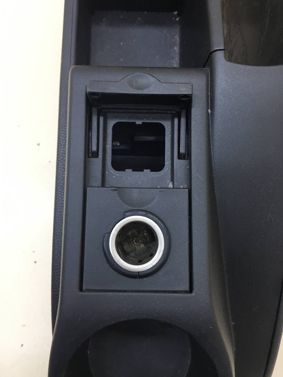 Консоль центральная Mazda Mazda 2 (DE) 2007-2014