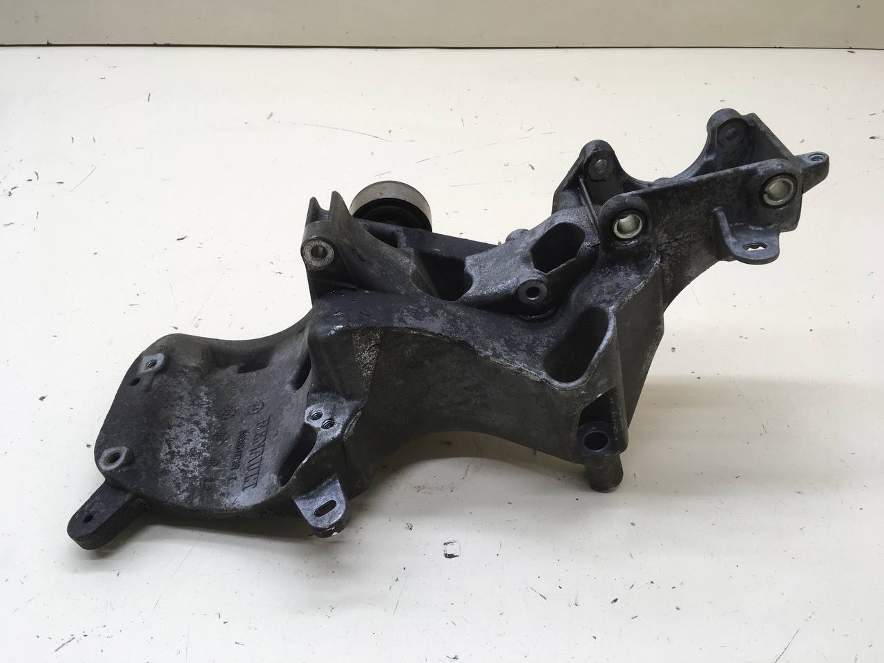 Кронштейн генератора Nissan Almera 3 (G11, G15) 2012> Кронштейн генератора Nissan Almera 3 (G11, G15) 2012>