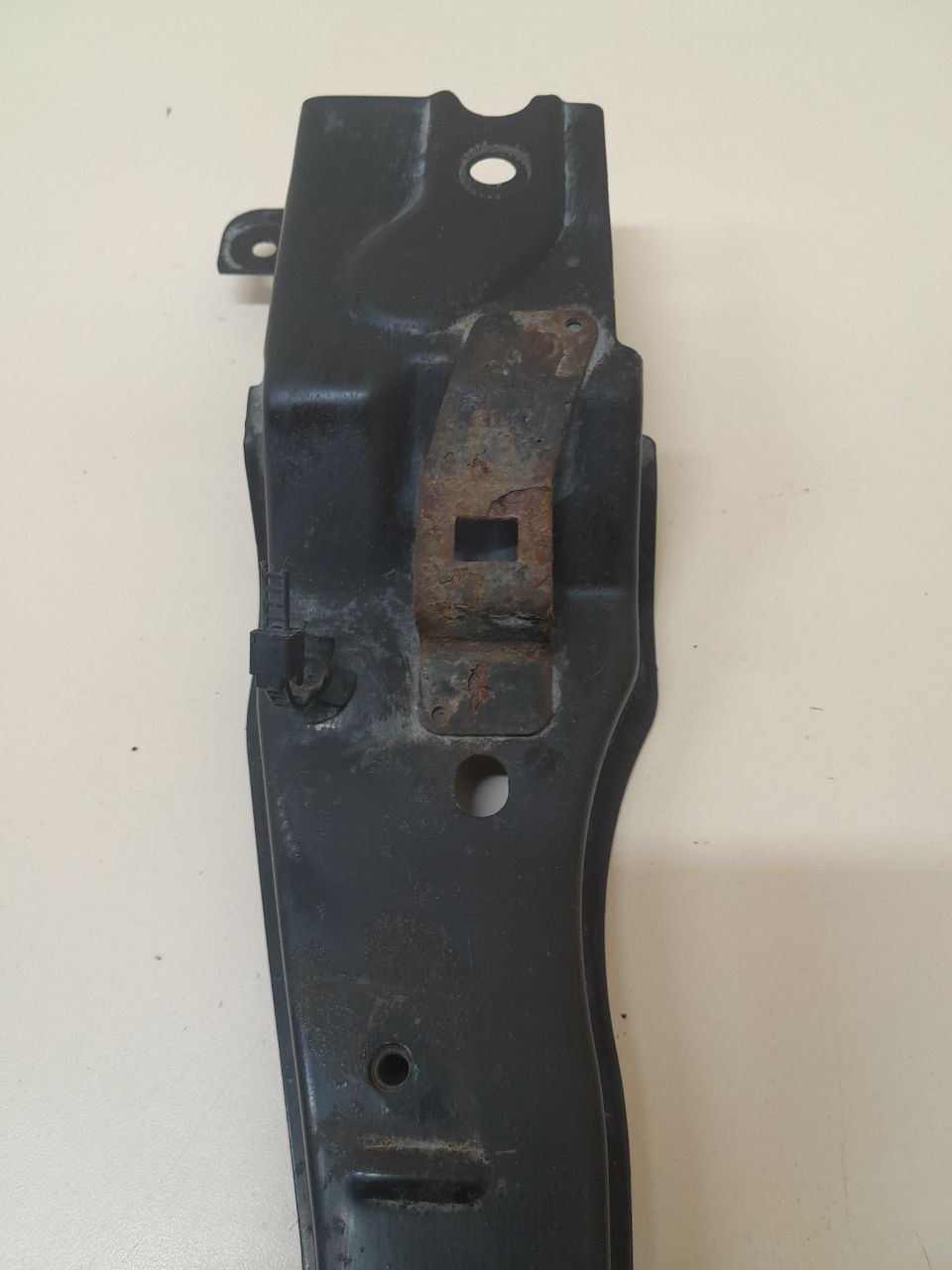 Кронштейн замка капота Kia Spectra (SD) 2004-2011
