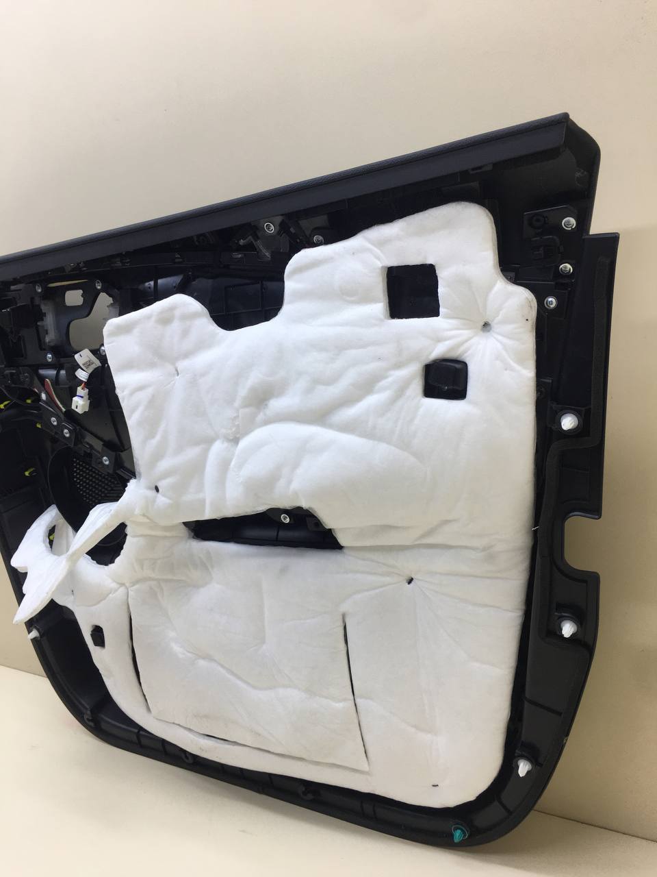 Обшивка двери передней левой EXEED RX 2022>