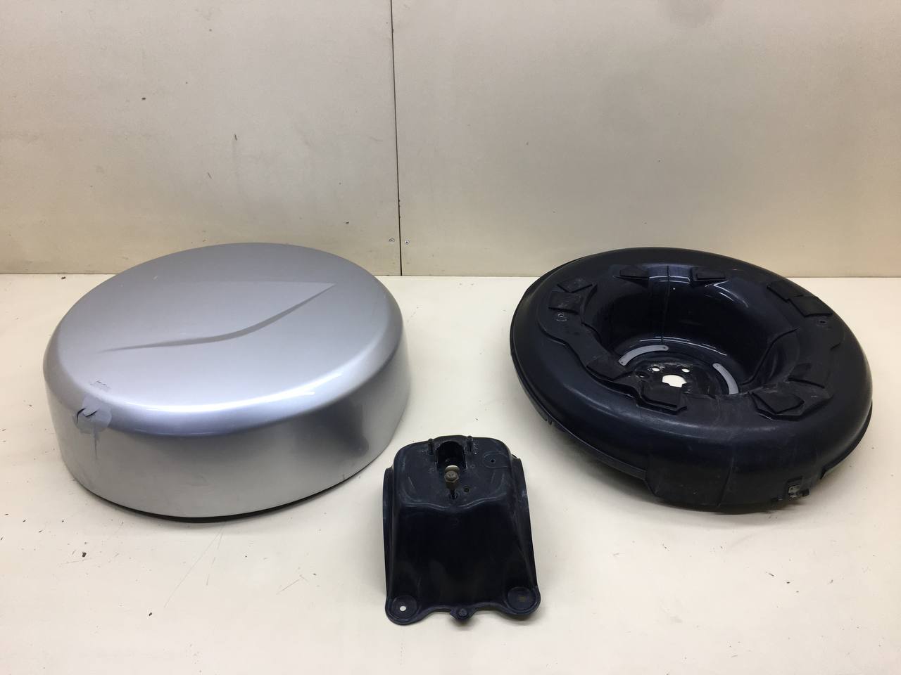 Кронштейн запасного колеса Toyota Rav 4 (A30) 2006-2013 Кронштейн запасного колеса Toyota Rav 4 (A30) 2006-2013