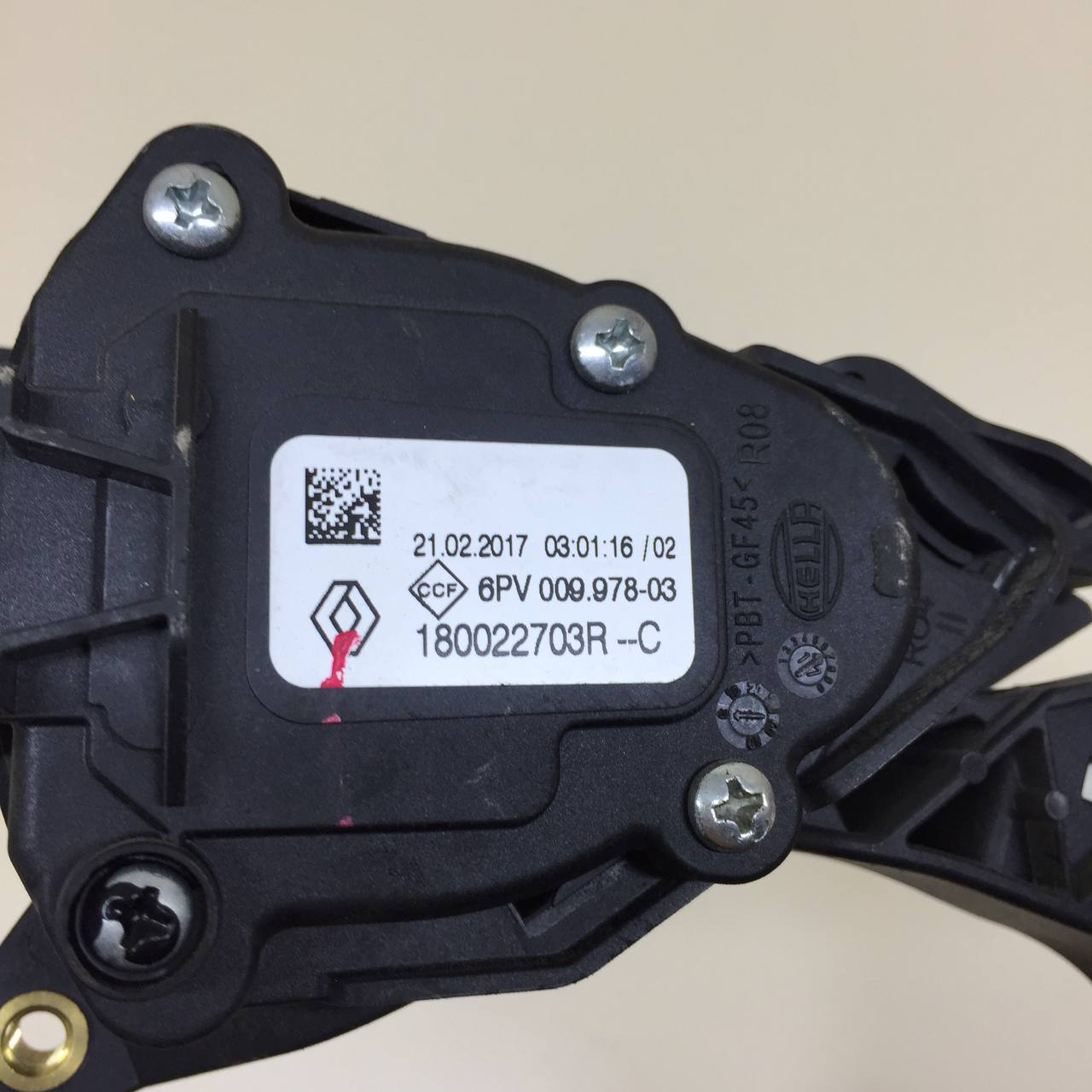 Педаль газа Renault Duster (HSA, HSM) 2012> Педаль газа Renault Duster (HSA, HSM) 2012>