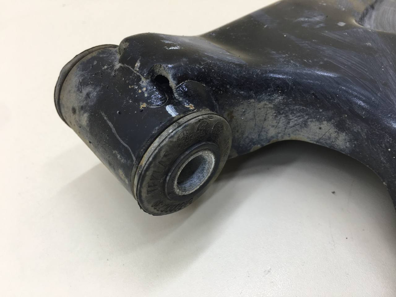 Рычаг передний правый Lada  X-RAY Cross 2018 >