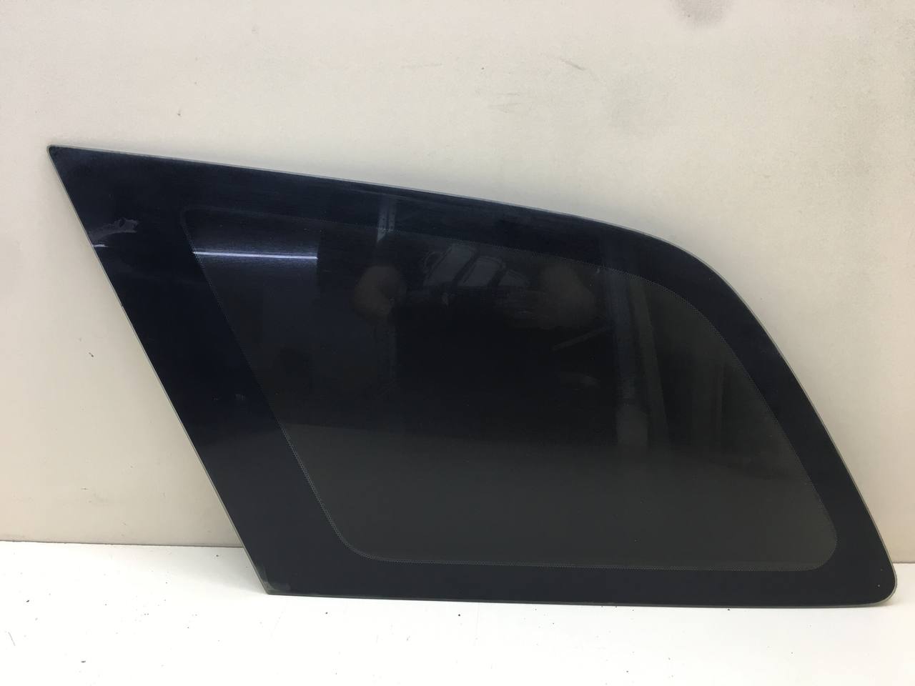 Стекло кузовное глухое левое Mazda Mazda 6 (GG) 2002-2007