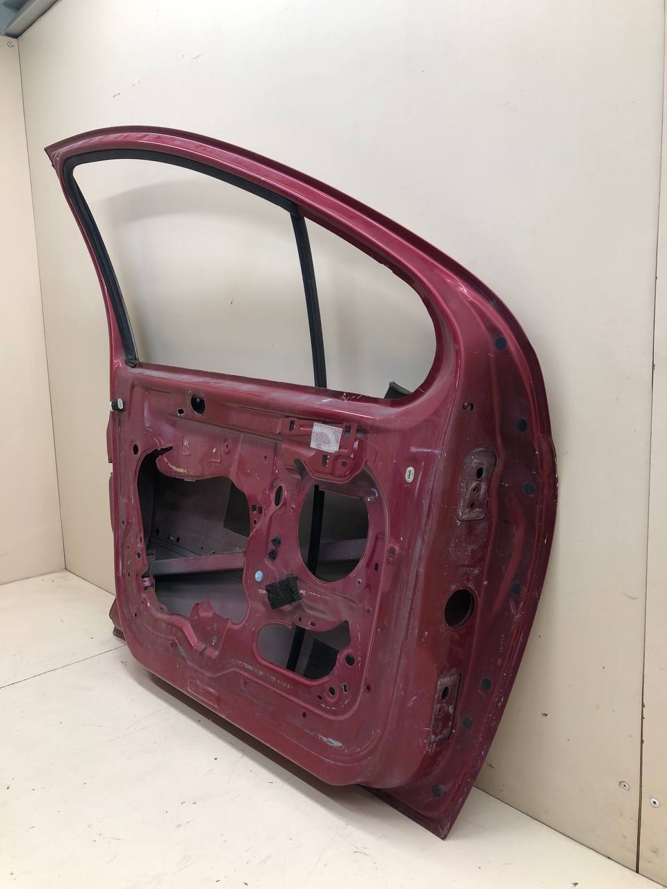 Дверь передняя левая Peugeot 207 2006-2013