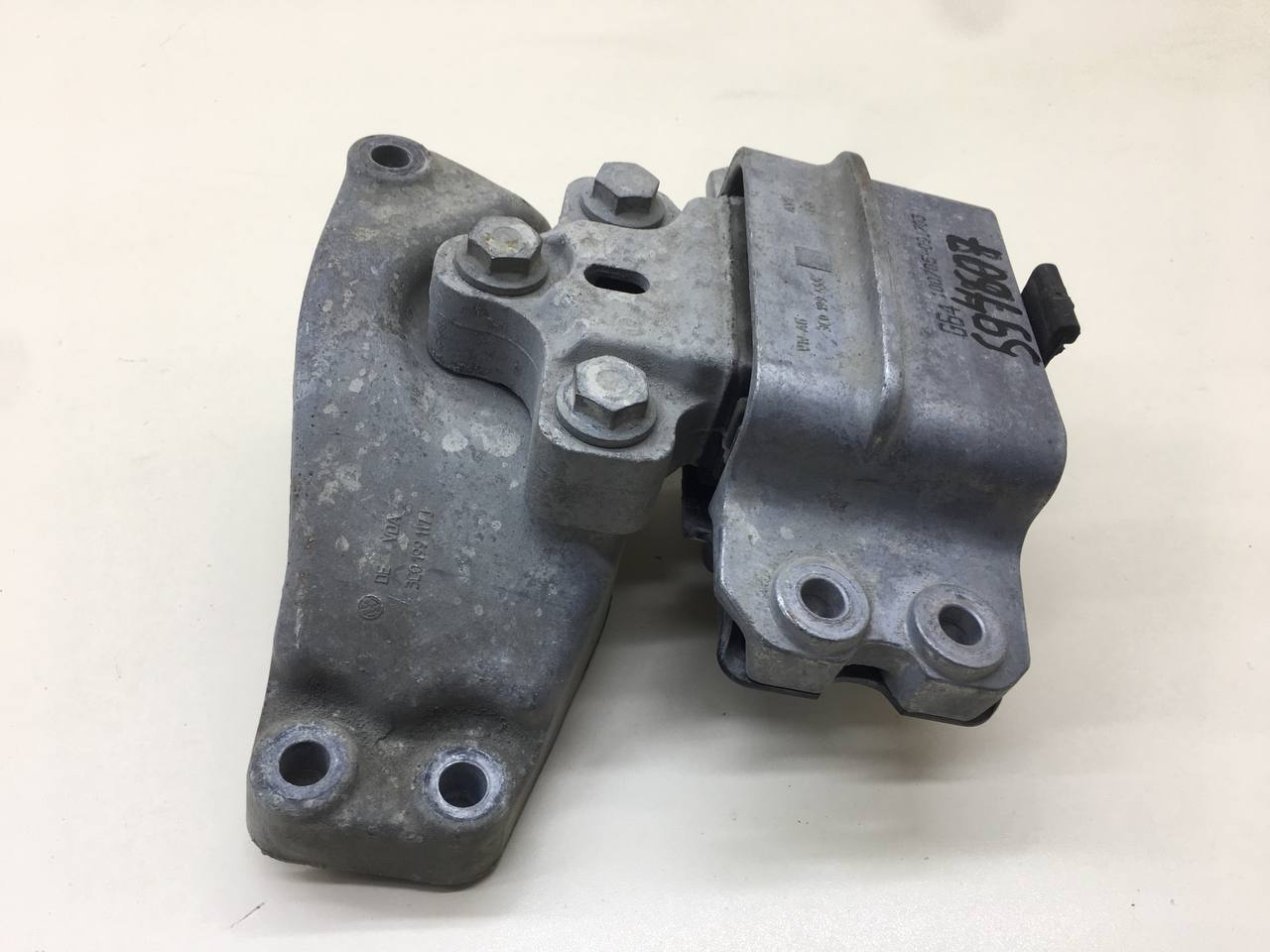 Опора двигателя левая Volkswagen Tiguan (5N1) 2007-2011