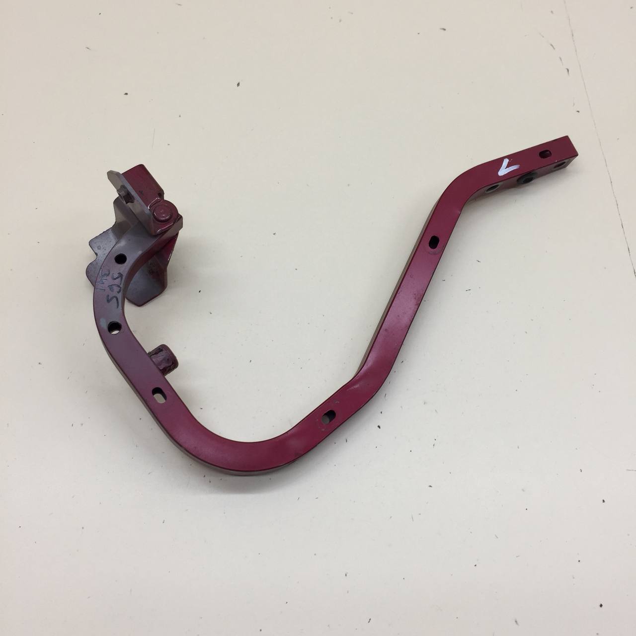 Петля крышки багажника Mitsubishi Lancer 9  (CS/Classic) 2000-2011