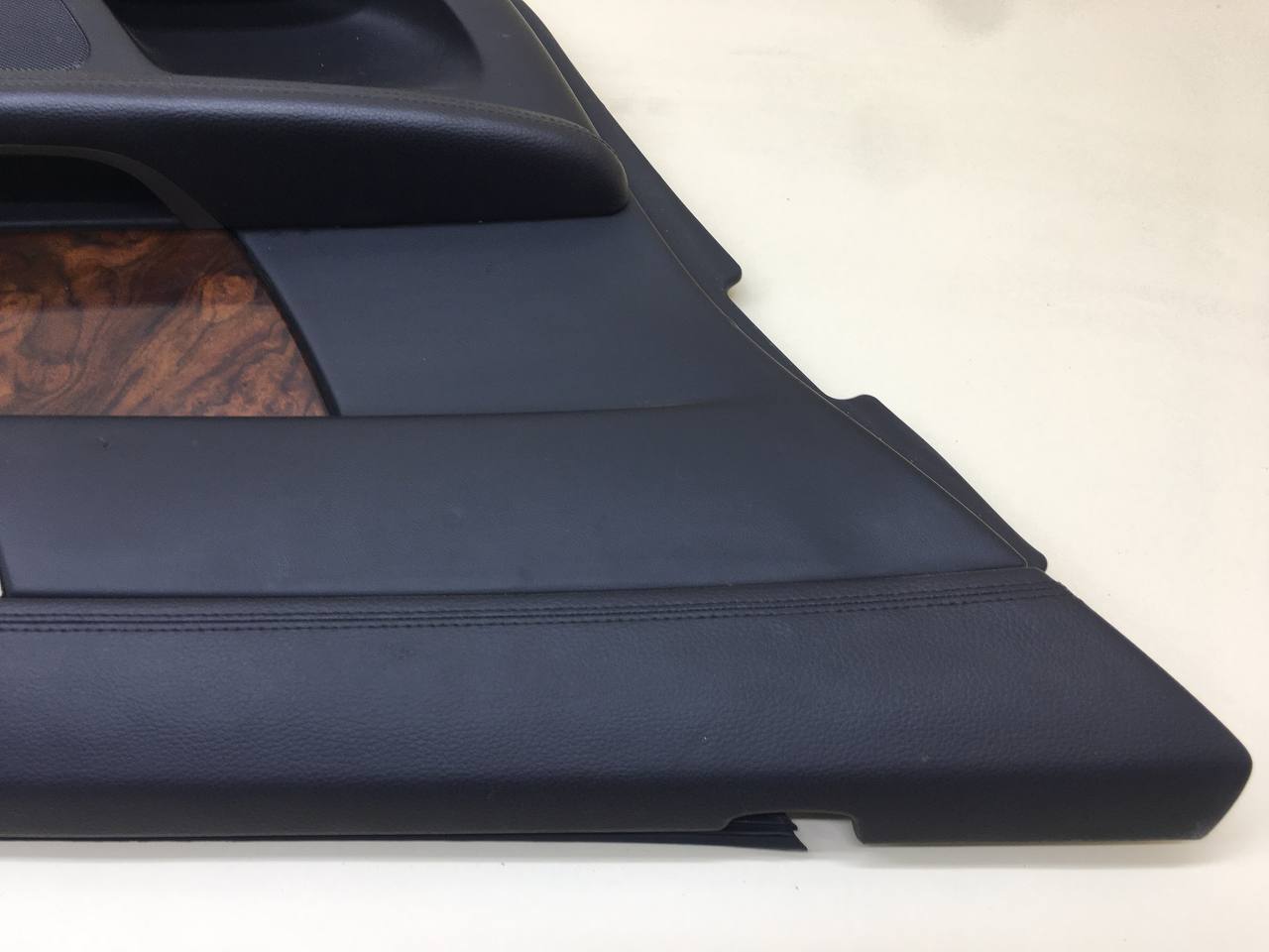 Обшивка двери задней левой Jaguar XF 2007-2015