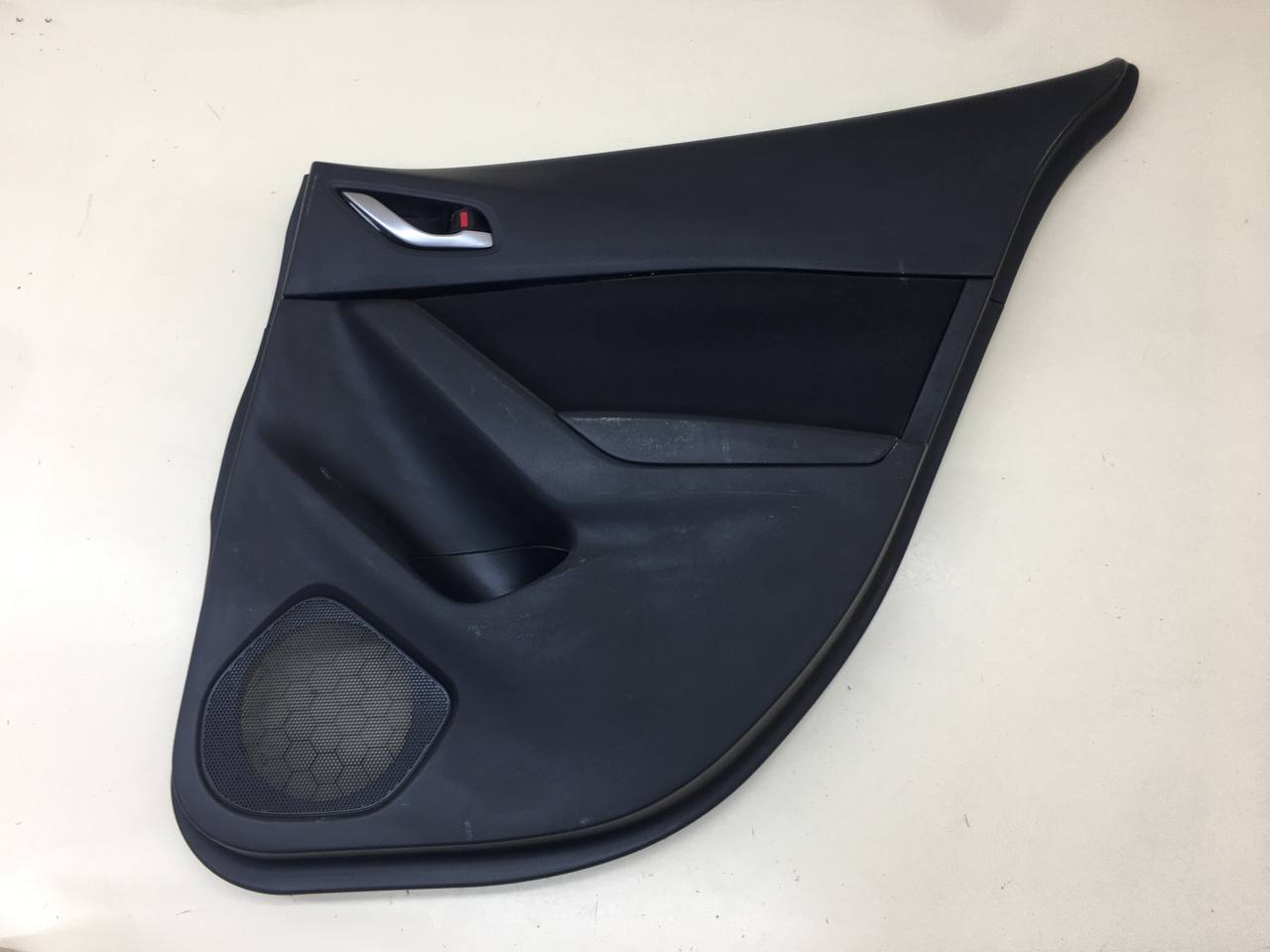 Обшивка двери задней правой Mazda Mazda 3 (BM) 2013-2016