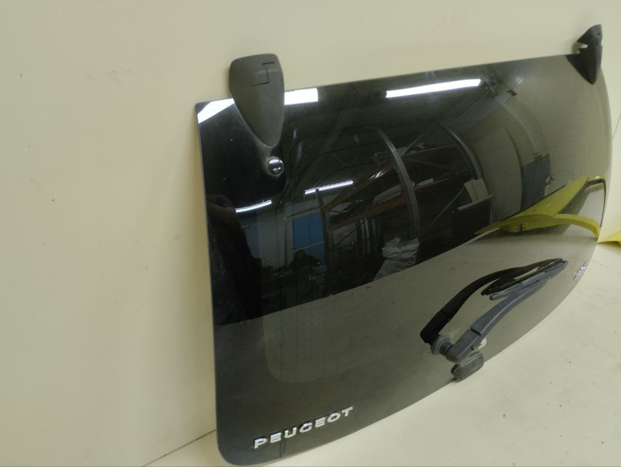 Стекло заднее Peugeot 107 2006-2014 Стекло заднее Peugeot 107 2006-2014