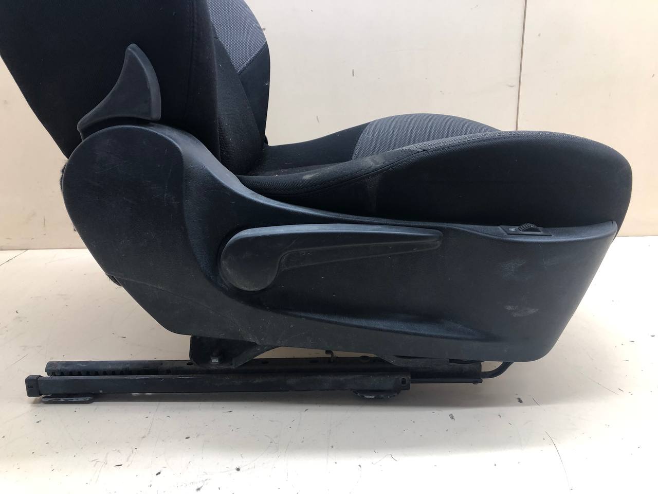 Сиденье переднее правое Peugeot 207 2006-2013