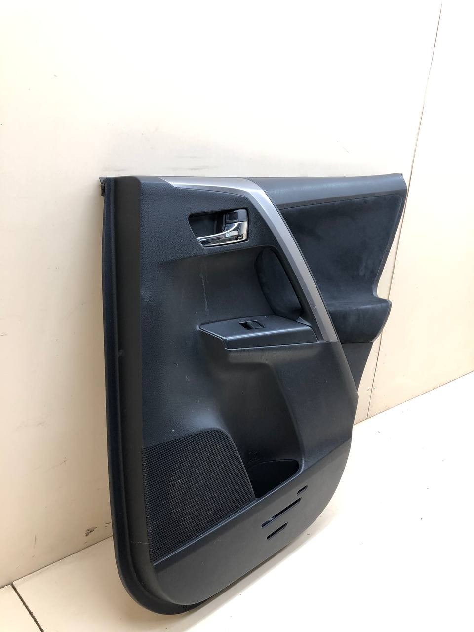 Обшивка двери задней правой Toyota Rav 4 (XA40) 2013-2019