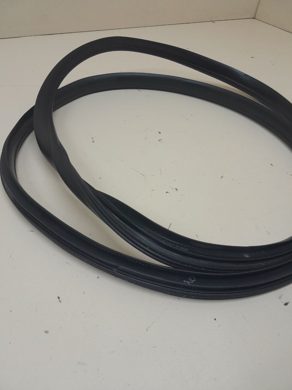 Уплотнитель проема двери задней левой Lada Vesta 2015>