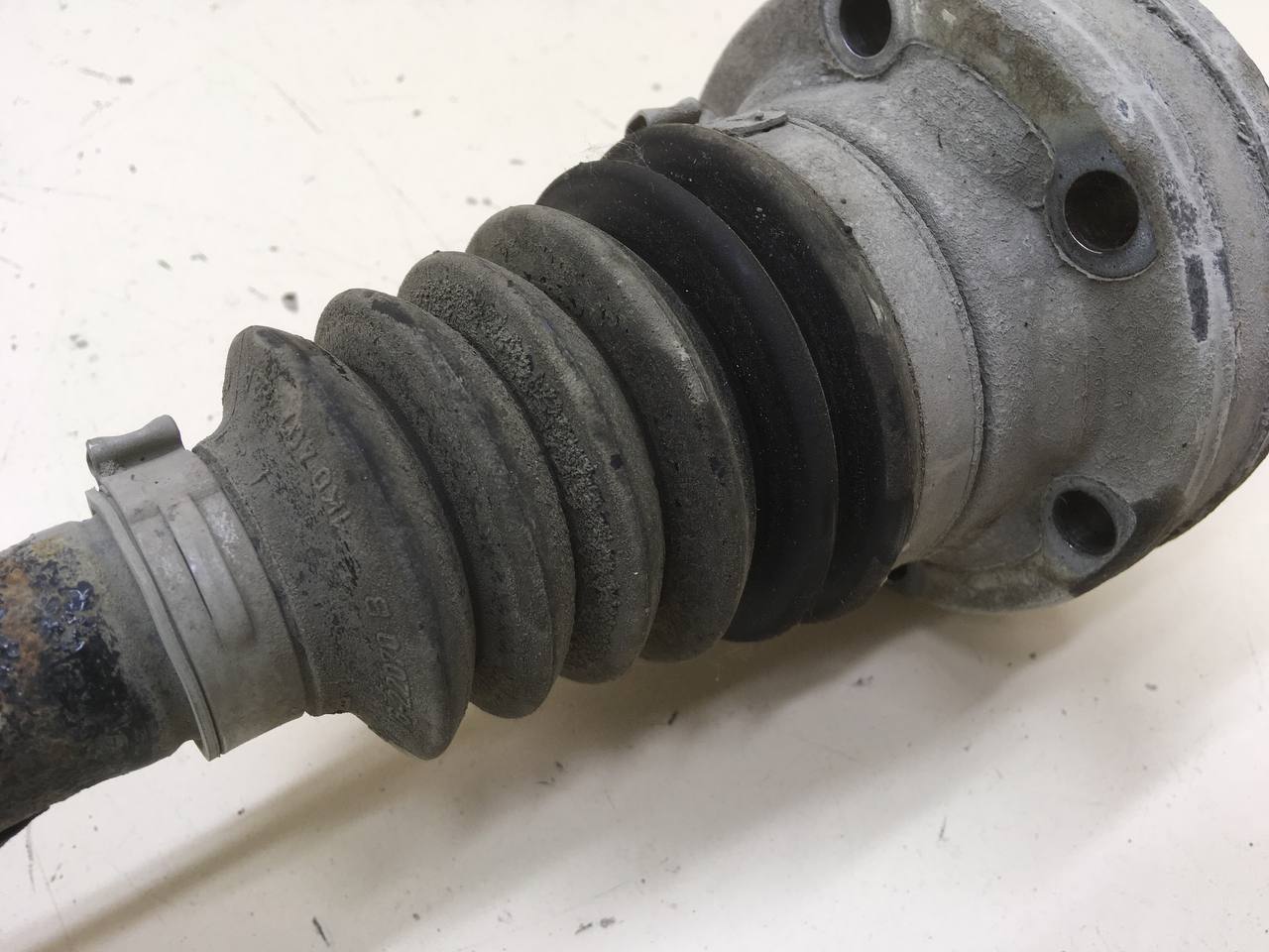 Полуось передняя левая Volkswagen Passat B7 2011-2015 Полуось передняя левая Volkswagen Passat B7 2011-2015