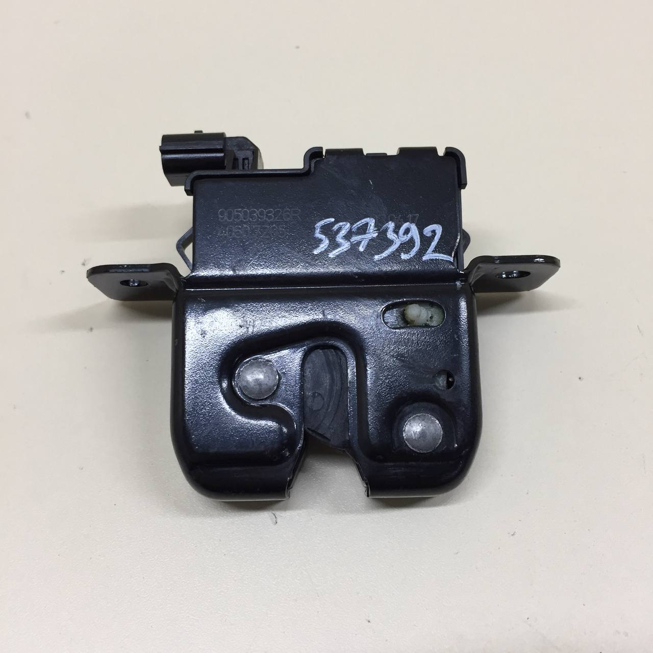 Замок багажника Renault Duster (HSA, HSM) 2012> Замок багажника Renault Duster (HSA, HSM) 2012>