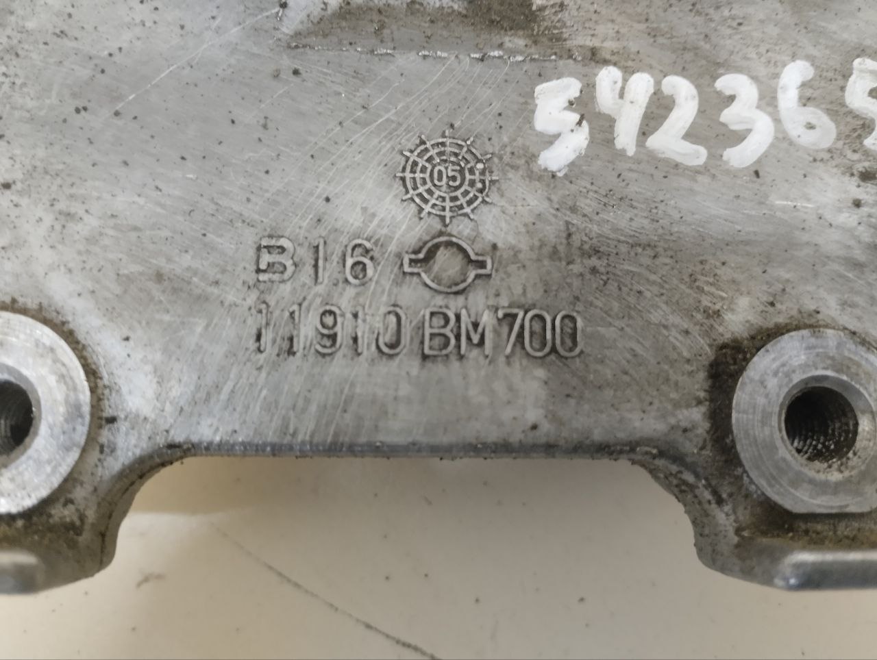 Кронштейн генератора Nissan Almera (N16) 2000-2006 Кронштейн генератора Nissan Almera (N16) 2000-2006