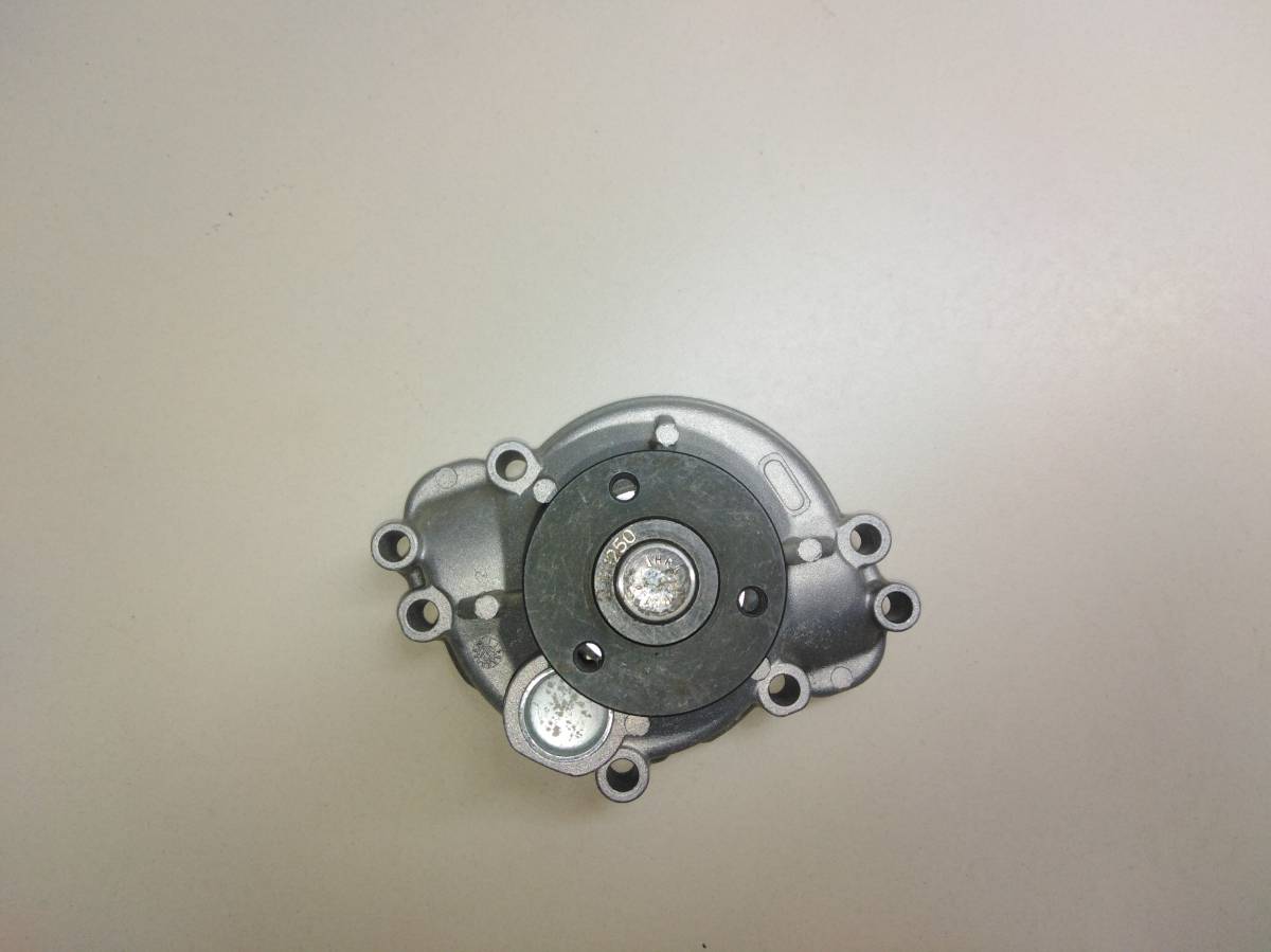 Насос водяной (помпа) Land Rover Discovery 3 (L319) 2004-2009 Насос водяной (помпа) Land Rover Discovery 3 (L319) 2004-2009