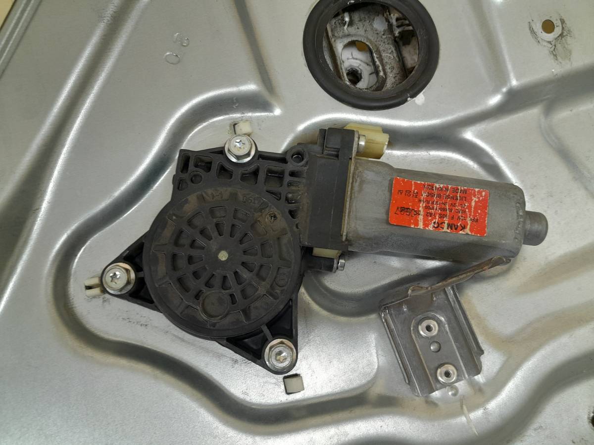 Стеклоподъемник электр. задний правый Hyundai ix55 2007-2013