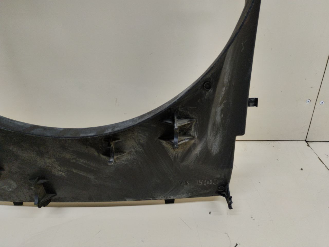 Кожух радиатора Land Rover Discovery 3 (L319) 2004-2009 Кожух радиатора Land Rover Discovery 3 (L319) 2004-2009