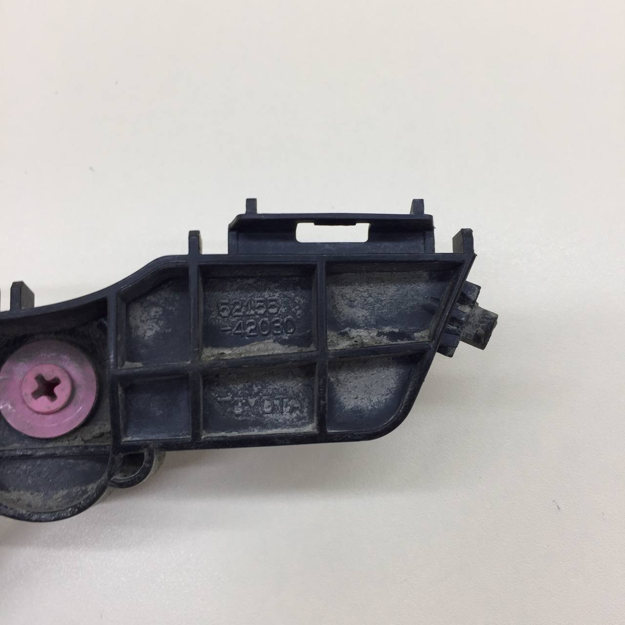 Кронштейн заднего бампера правый Toyota Rav 4 (XA40) 2013-2019