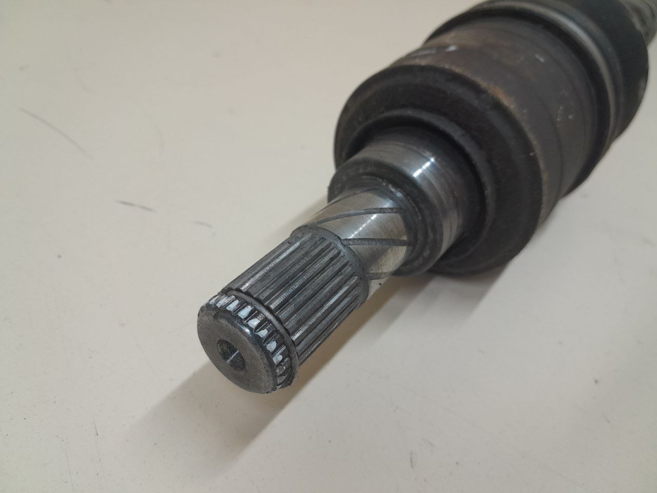 Полуось передняя правая Nissan Almera (N16) 2000-2006 Полуось передняя правая Nissan Almera (N16) 2000-2006