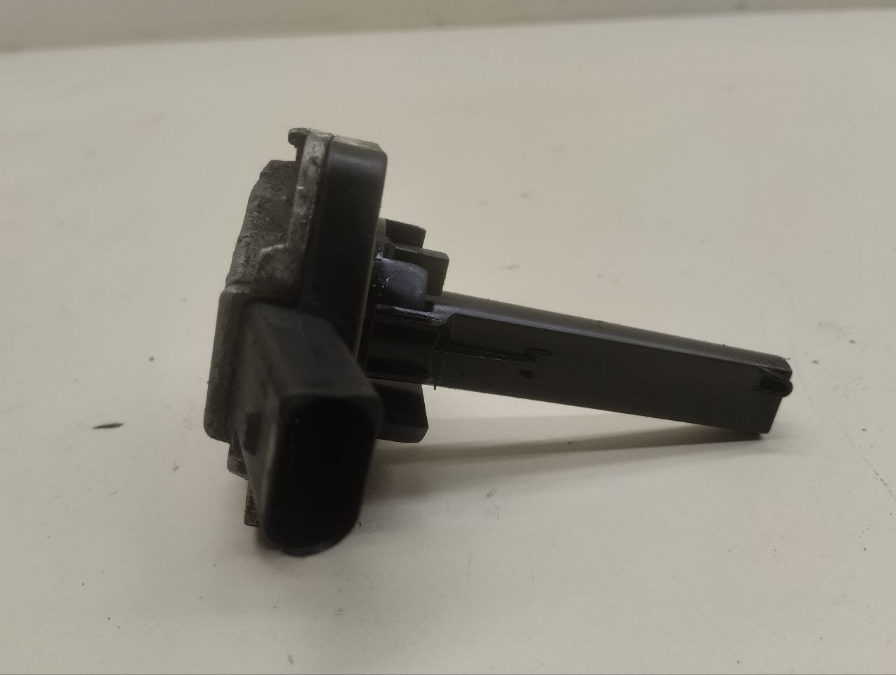 Датчик уровня масла Volkswagen Tiguan (5N2) 2011-2016