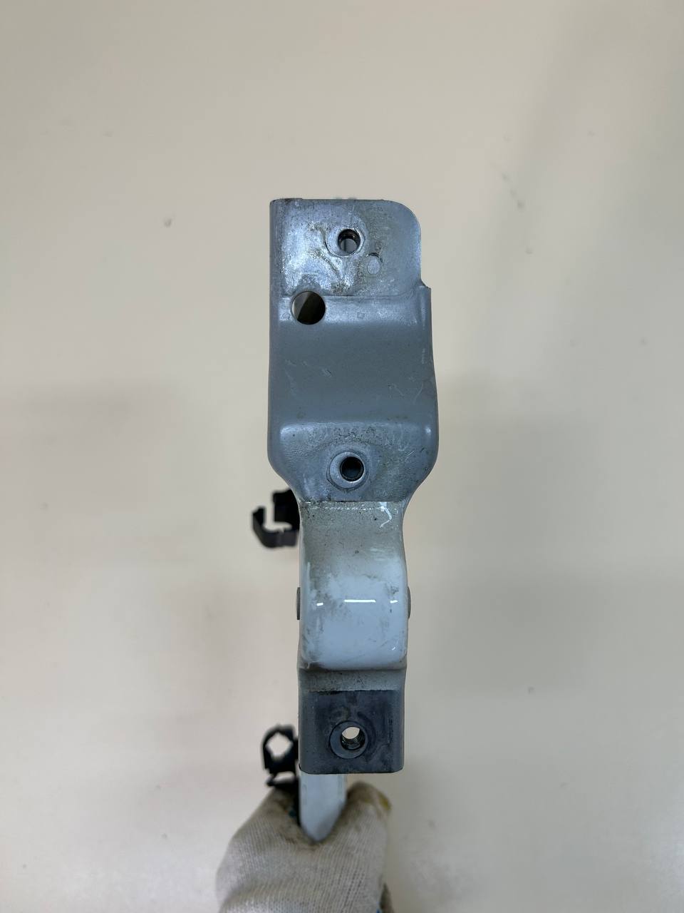 Петля крышки багажника Hyundai Solaris (RB) 2010-2017