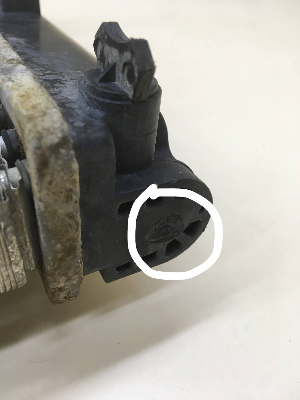 Радиатор охлаждения двигателя Lada Granta 2011>