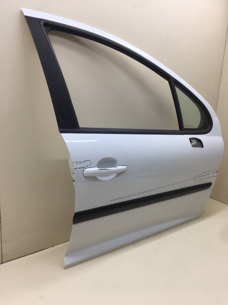 Дверь передняя правая Peugeot 207 2006-2013