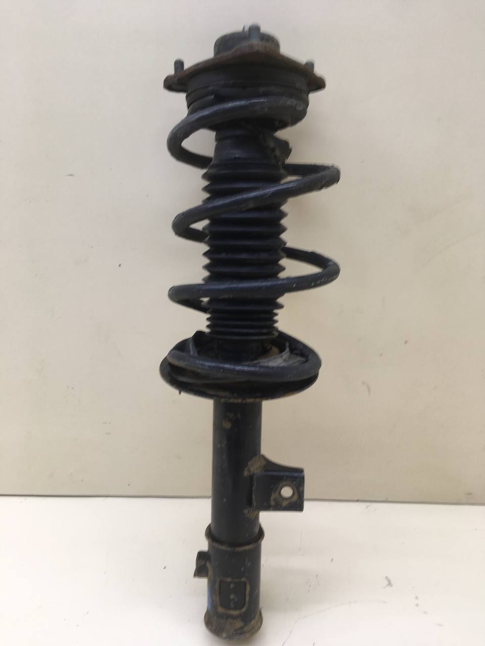 Амортизатор передний левый Hyundai ix35 (LM) 2010-2015