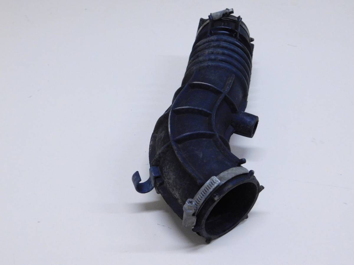 Патрубок воздушного фильтра Lada Largus 2012>