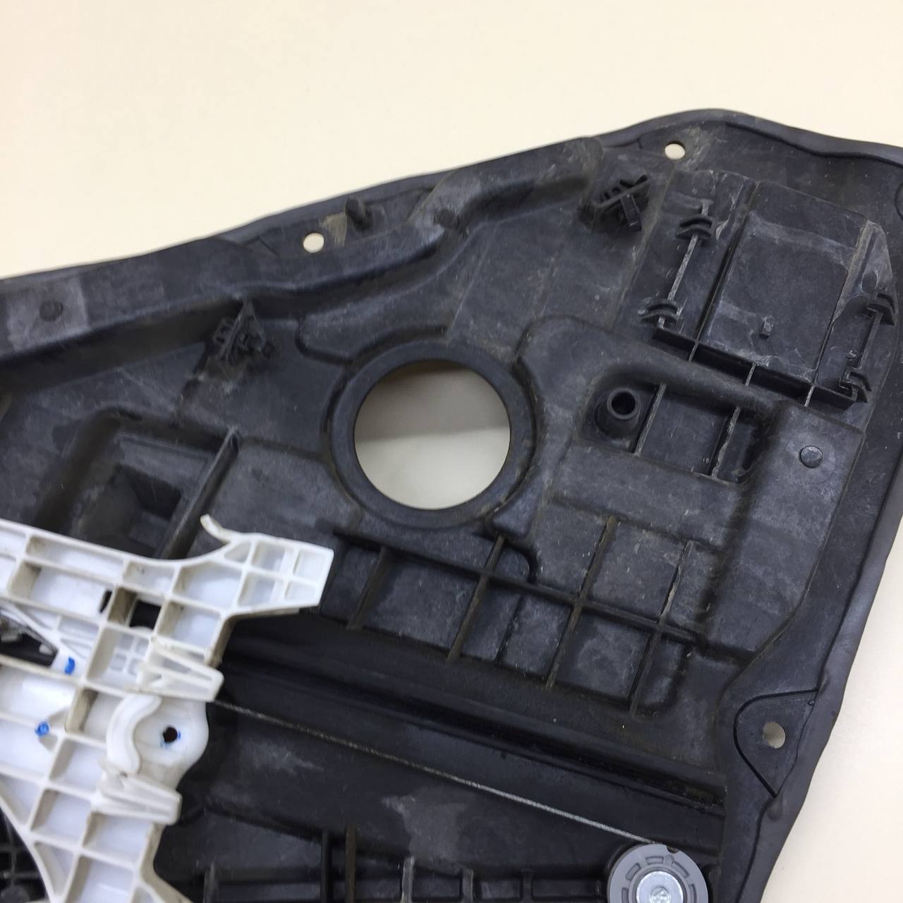 Стеклоподъемник электр. задний правый Hyundai Elantra (CN7) 2020>