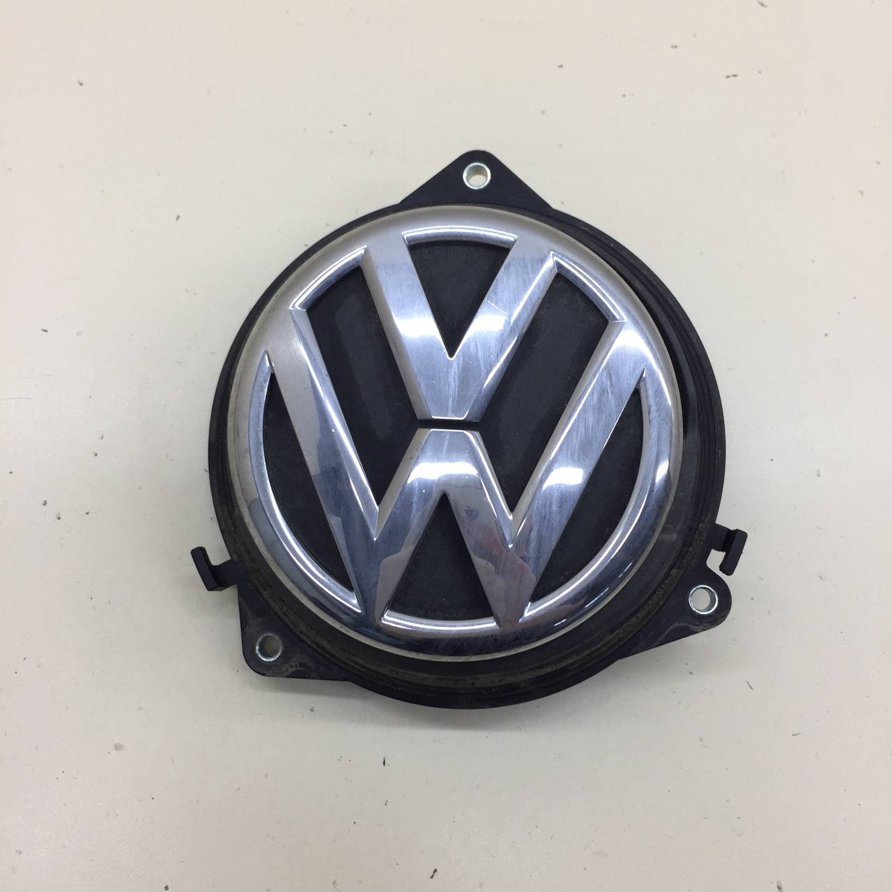 Ручка двери багажника наружная Volkswagen Passat B7 2011-2015