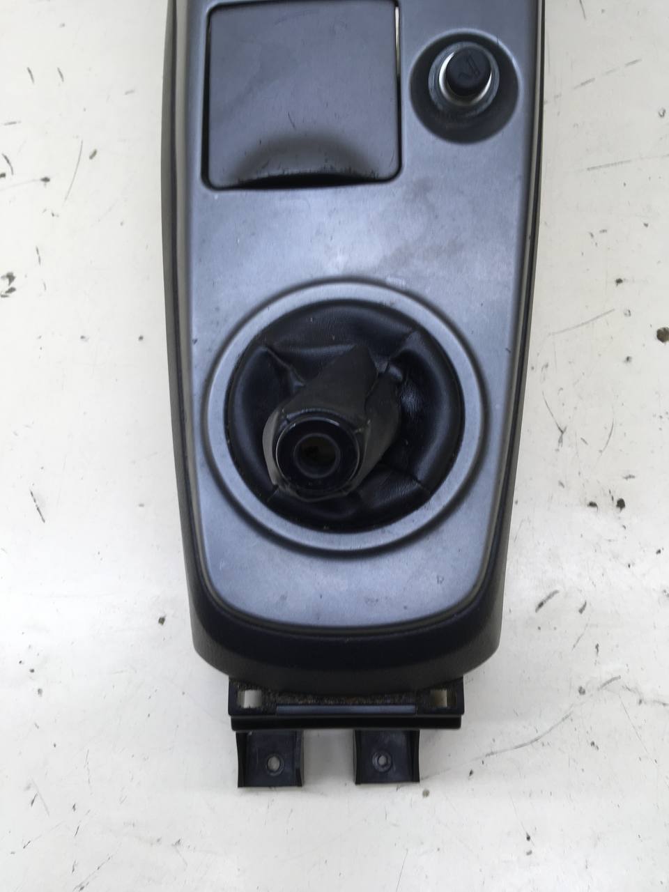 Консоль центральная Mitsubishi Lancer 9  (CS/Classic) 2000-2011