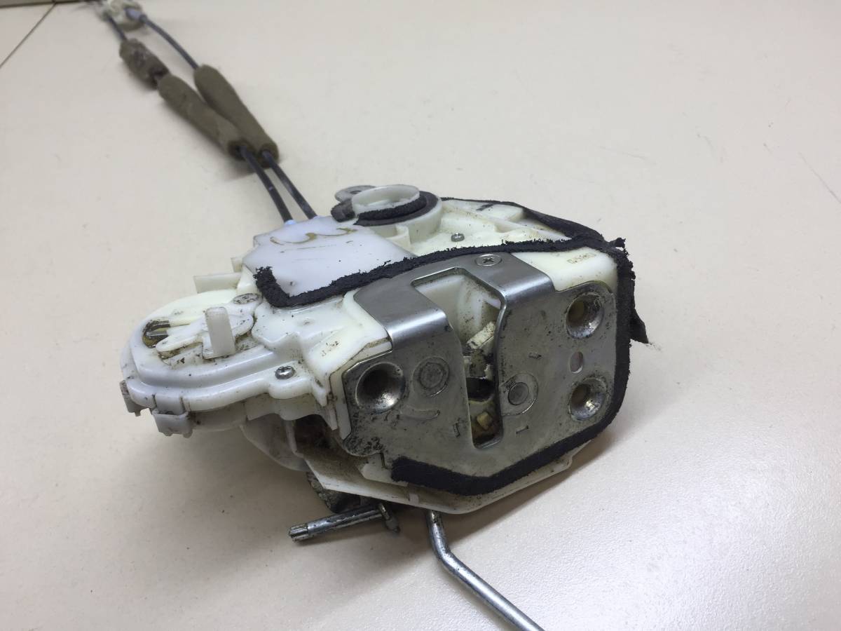Замок двери задней правой Honda Civic 4D 2006-2012