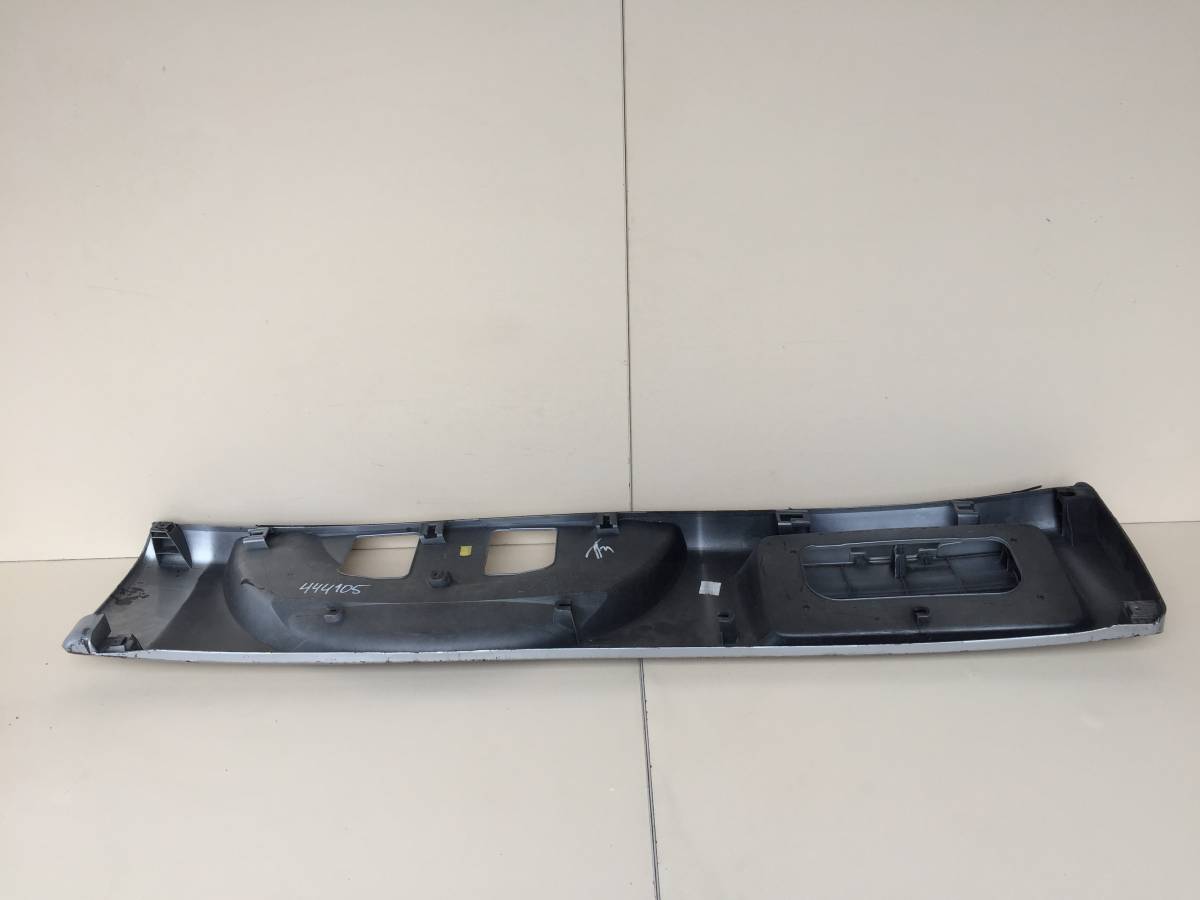 Накладка крышки багажника Honda CR-V 2002-2006
