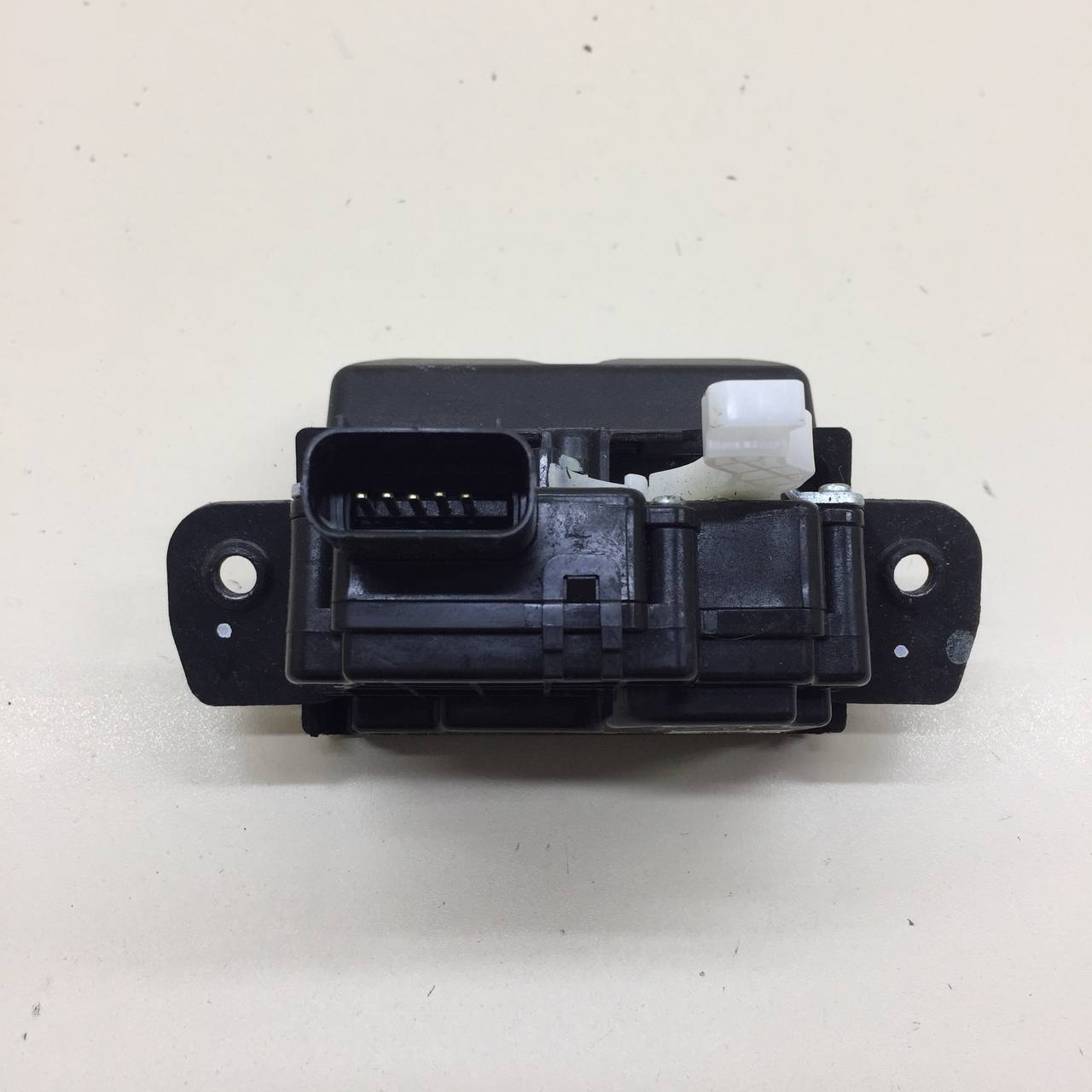 Замок багажника Hyundai Tucson (TL) 2015-2021 Замок багажника Hyundai Tucson (TL) 2015-2021