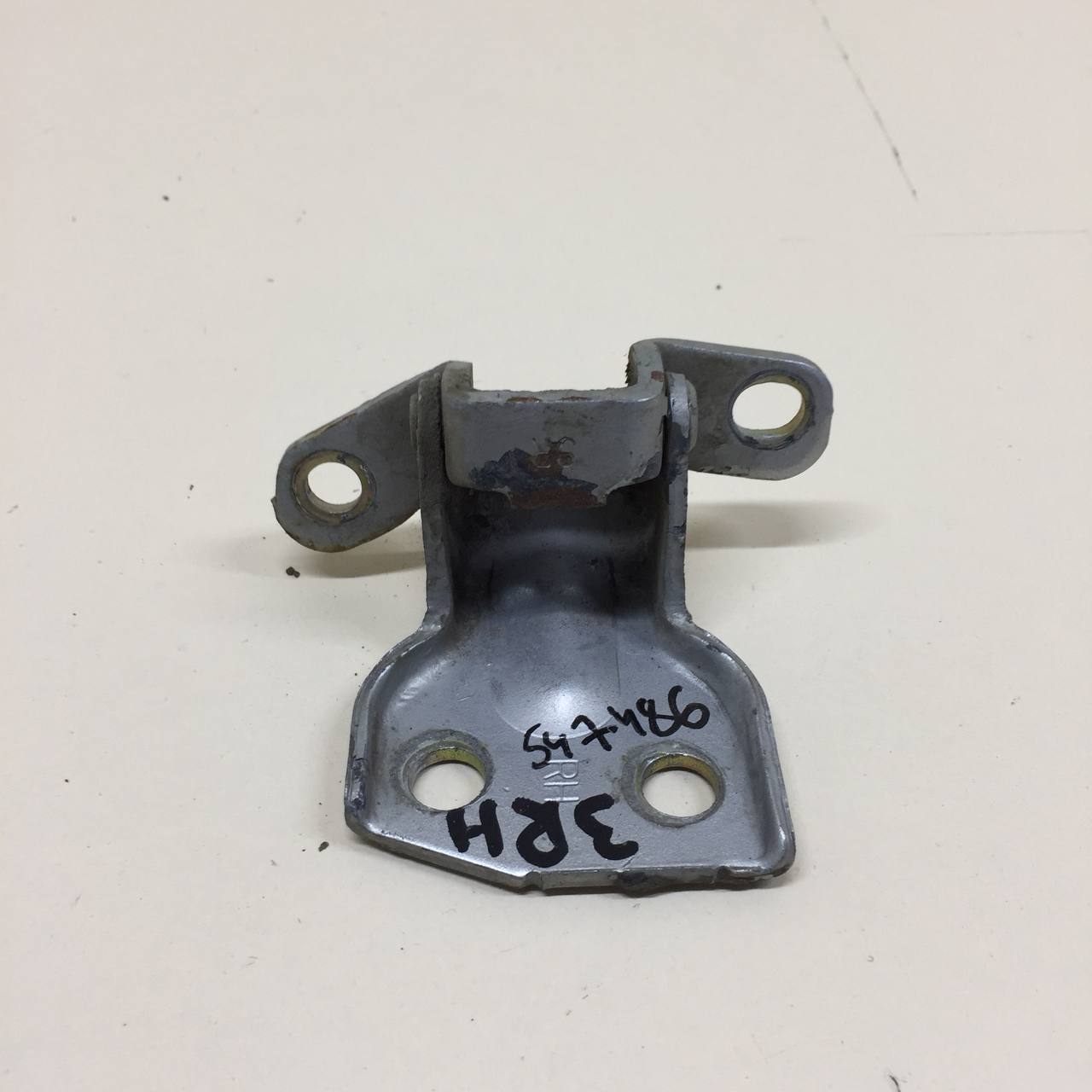 Петля двери задней правой нижняя Kia Sephia 2001-2004