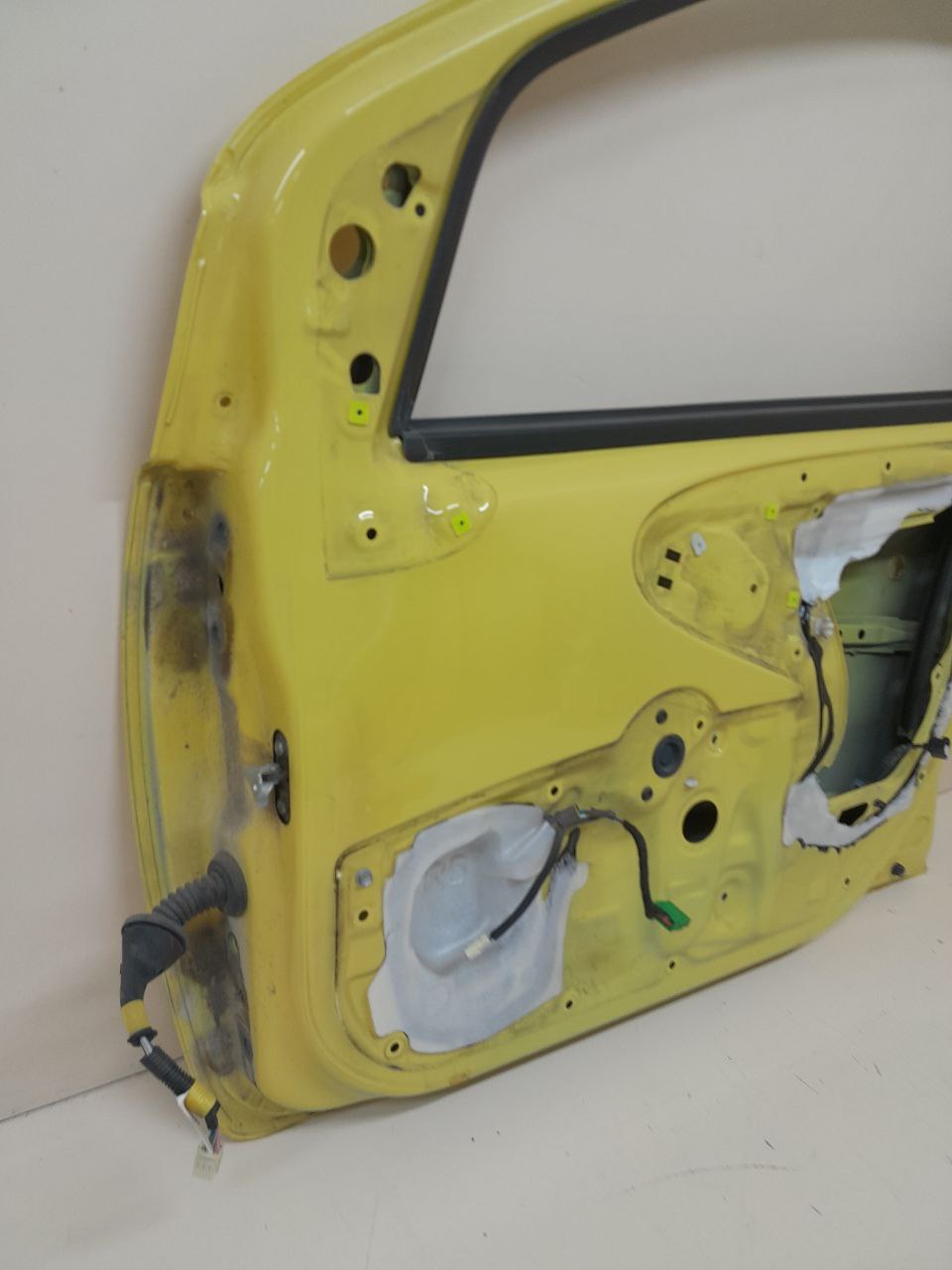 Дверь передняя правая Peugeot 107 2006-2014