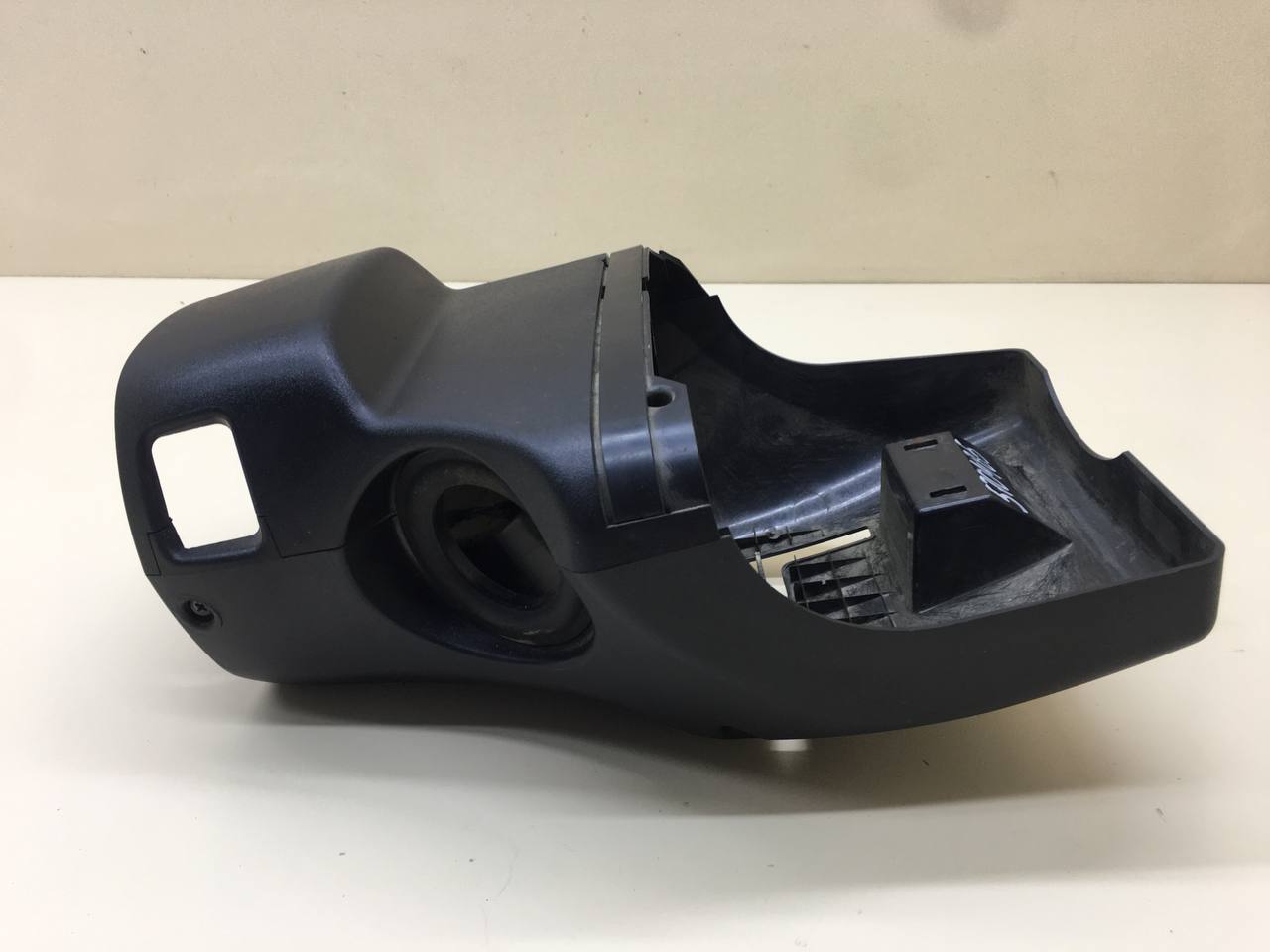 Кожух рулевой колонки Lada Granta 2011>