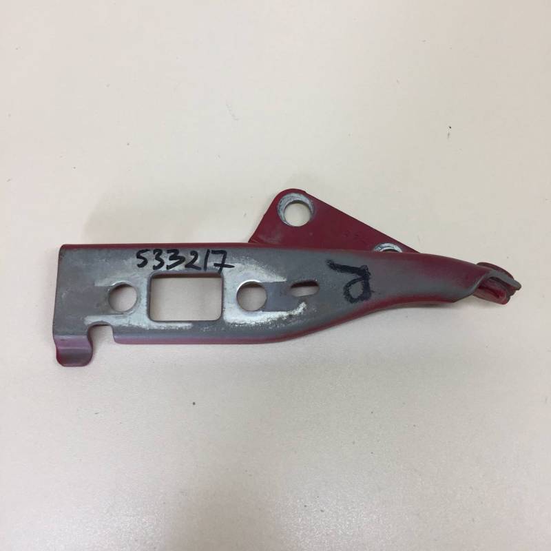 Петля капота правая Ford Fiesta (MK5) 2002-2008 Петля капота правая Ford Fiesta (MK5) 2002-2008