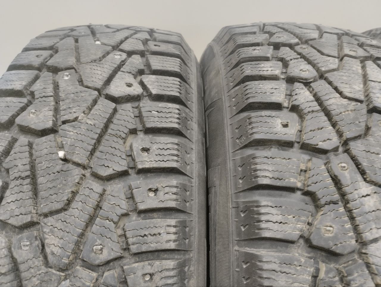 Шины к-кт R15 Зимние шипованные PIRELLI ICE ZERO.