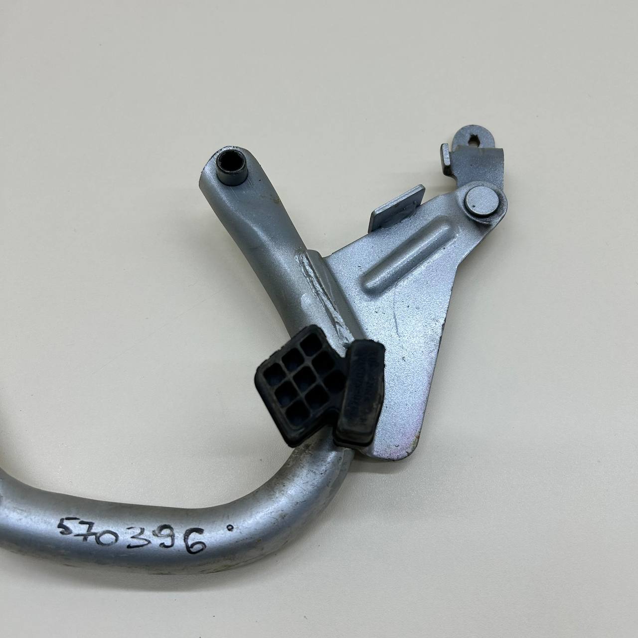 Петля крышки багажника Lada Priora 2007-2018