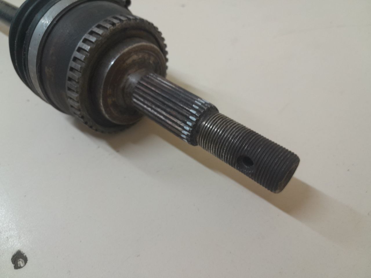 Полуось передняя правая Nissan Almera (N16) 2000-2006 Полуось передняя правая Nissan Almera (N16) 2000-2006