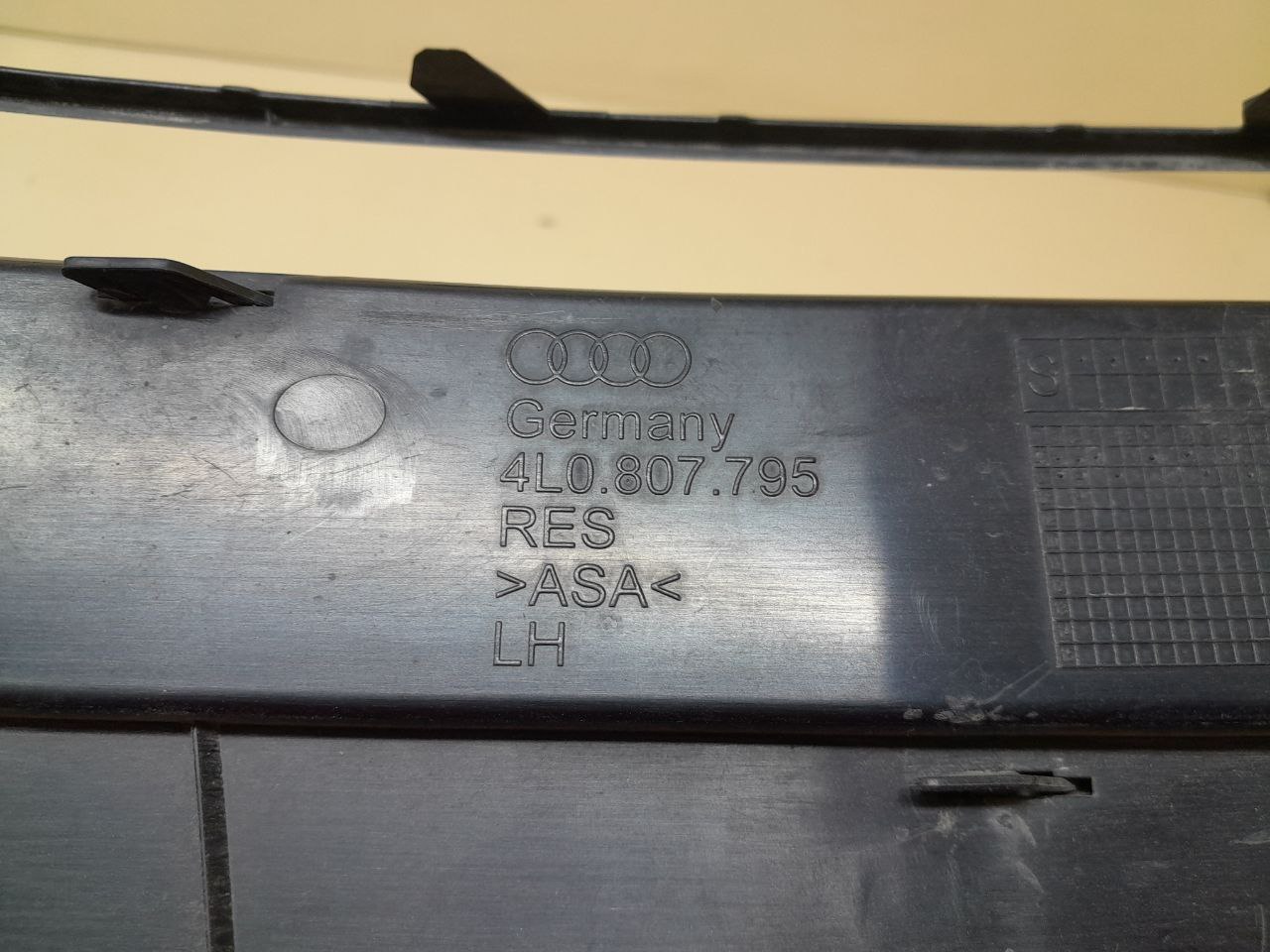 Решетка в бампер левая Audi Q7 (4L) 2005-2015