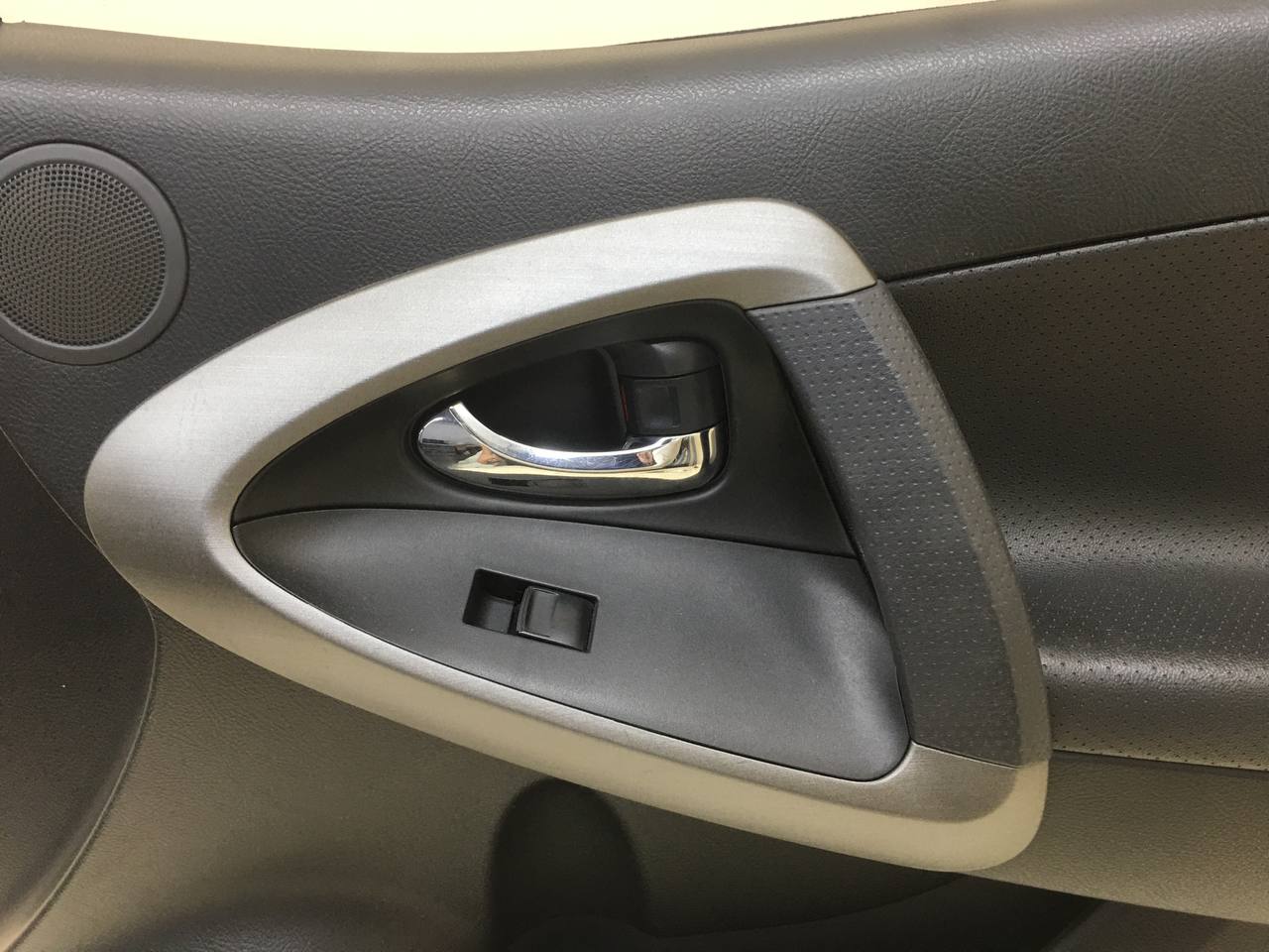 Обшивка двери передней правой Toyota Rav 4 (A30) 2006-2013