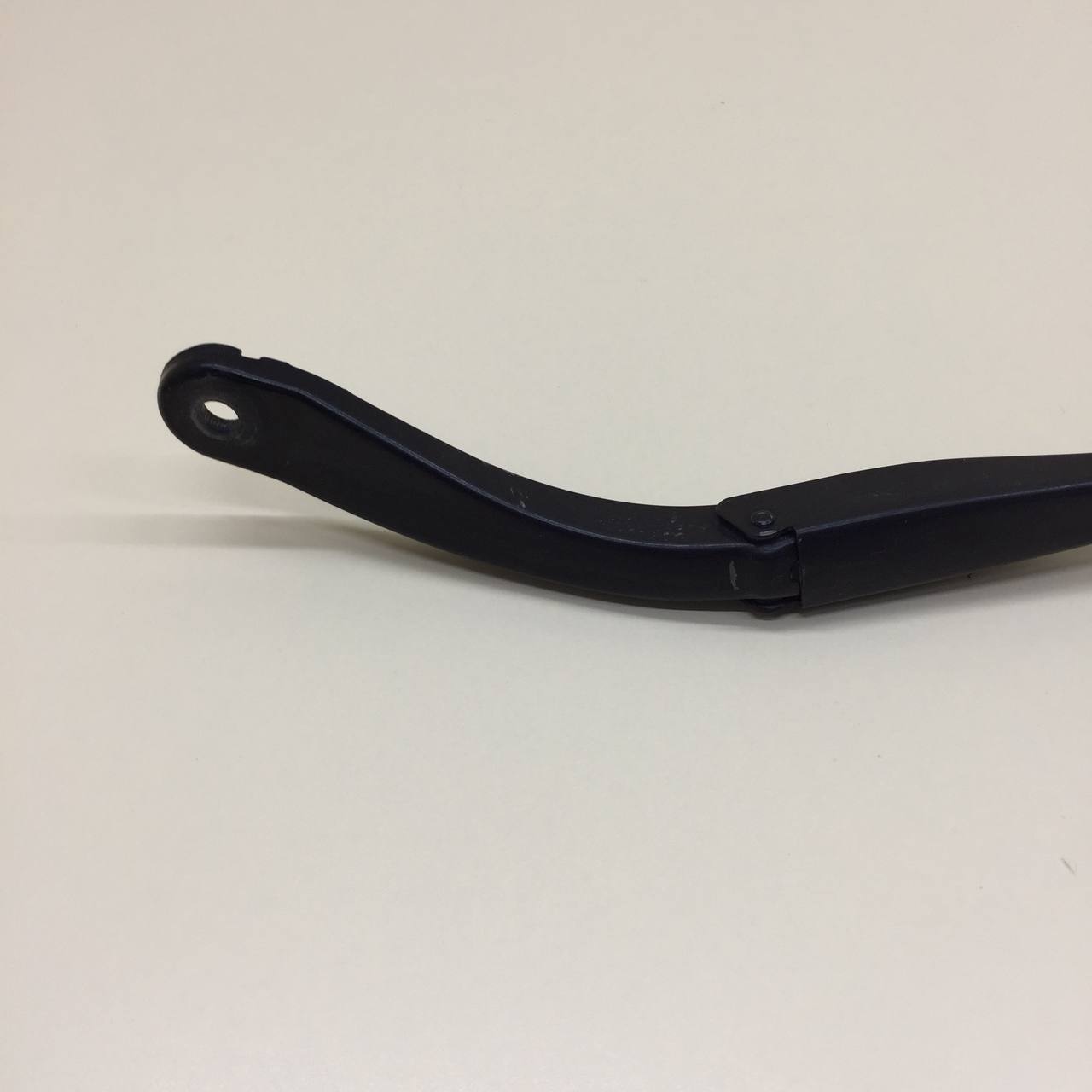 Поводок стеклоочистителя передний левый Renault Logan (2) 2014>