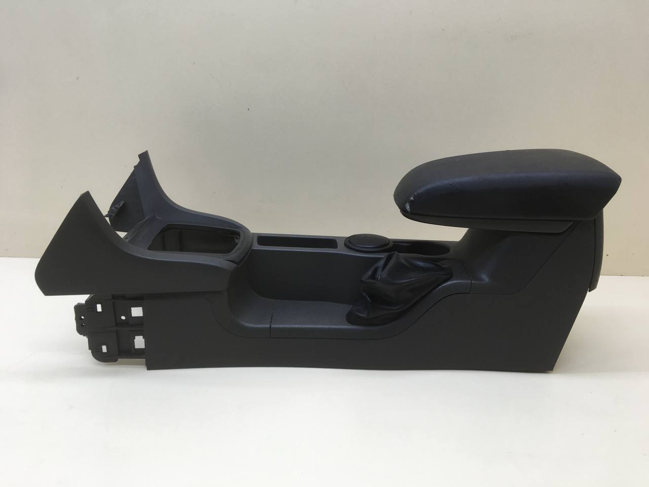 Консоль центральная Ford Focus 2 (DA) 2005-2008 Консоль центральная Ford Focus 2 (DA) 2005-2008