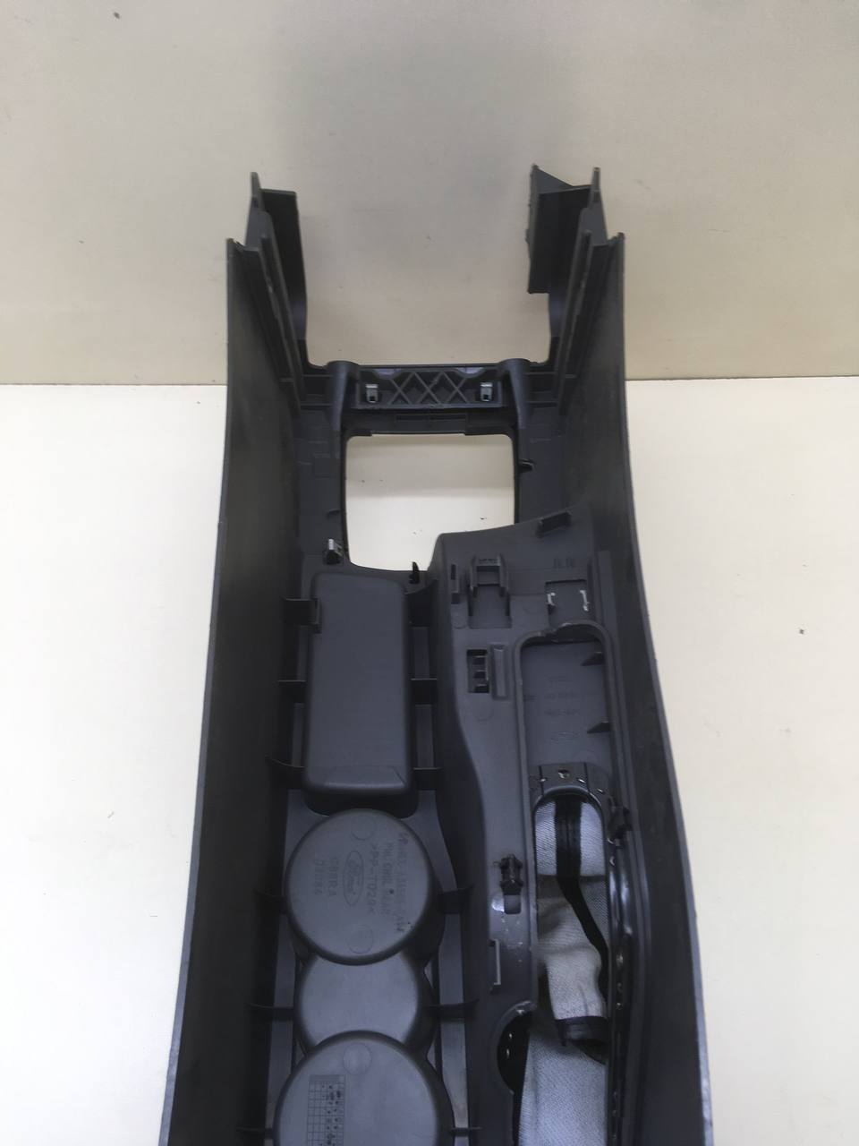 Консоль центральная Ford Focus 2 (DA) 2005-2008 Консоль центральная Ford Focus 2 (DA) 2005-2008