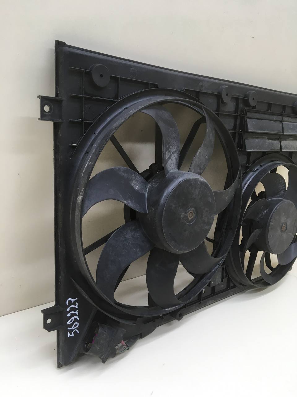 Диффузор вентилятора Volkswagen Tiguan (5N2) 2011-2016